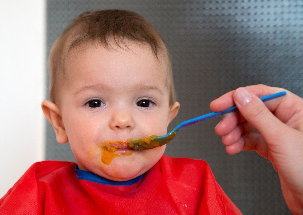 Para evitar el sobrepeso infantil, hay que educar a niños desde bebés