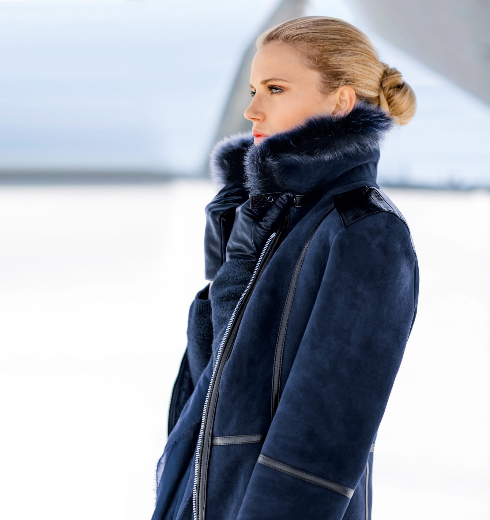 Este modelo de Madeleine es discreto, pero toma el azul real como base fundamental para no pasar desapercibido.