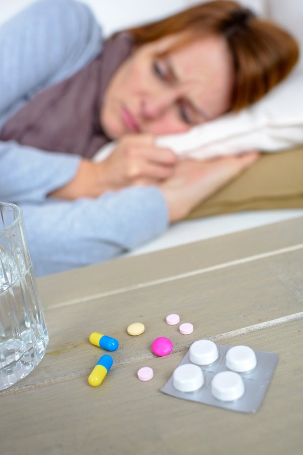 mujer enferma analgesicos