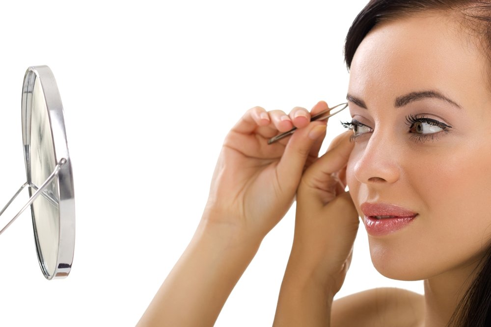 Depilarse las cejas
