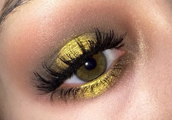 Metallic smokey eyes