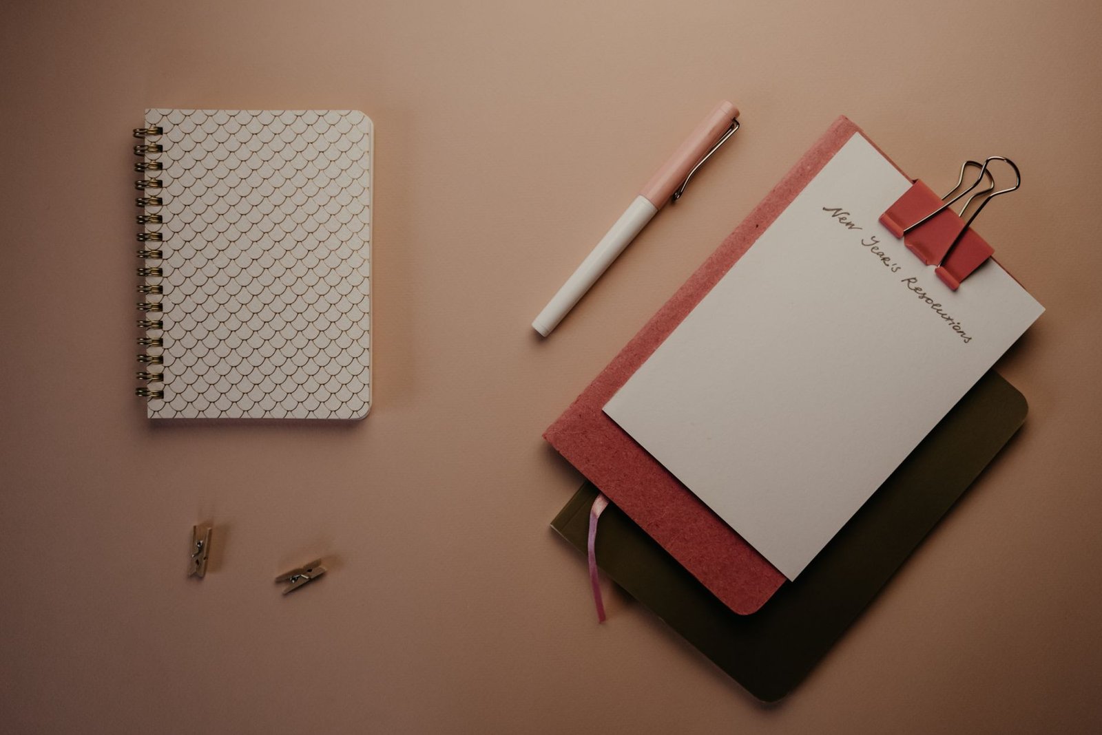 Cuaderno con propósitos escritos