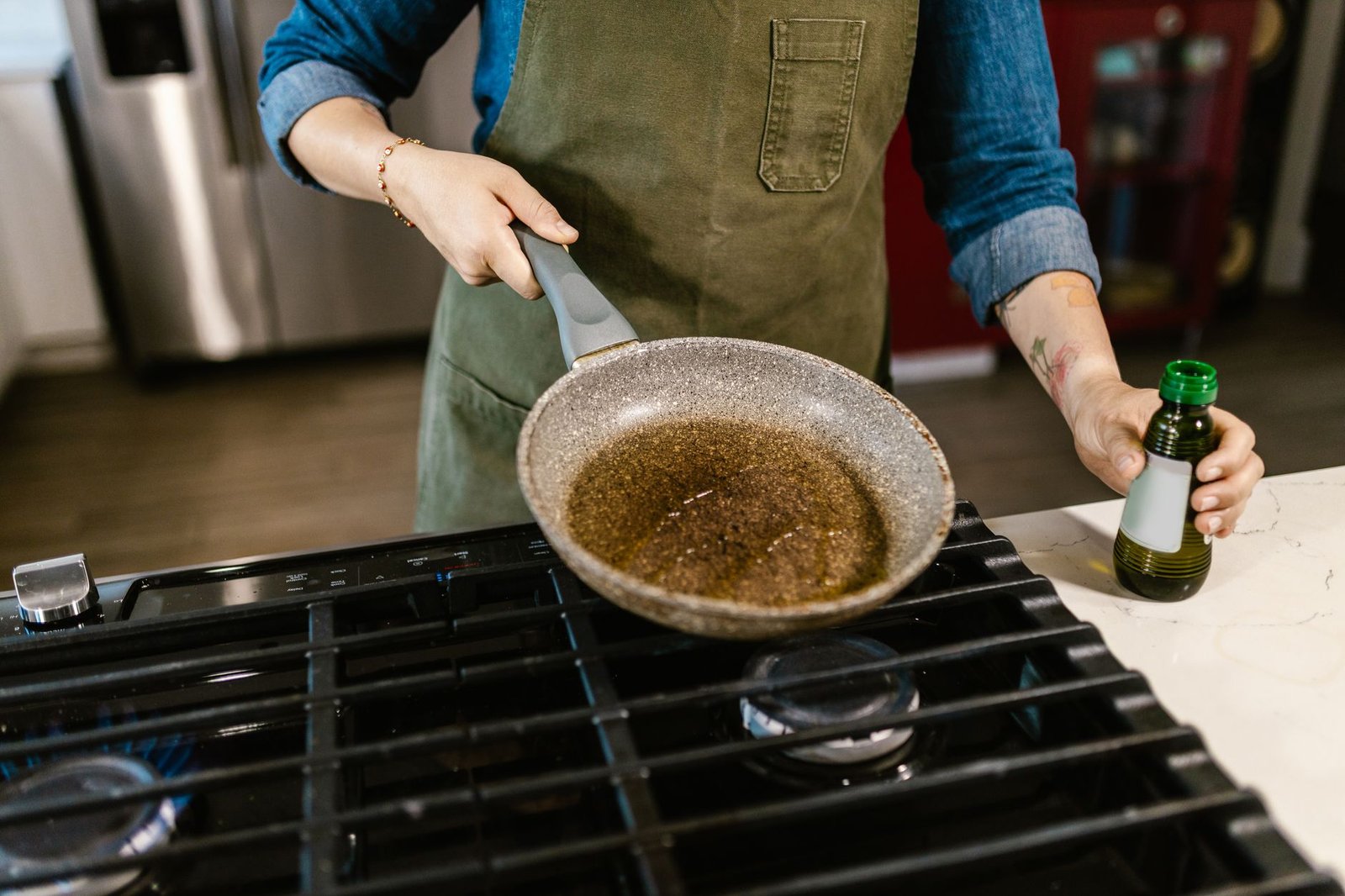 Aceite caliente en la sartén